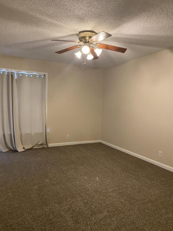 Building Photo - 6932 S Knoxville Ave