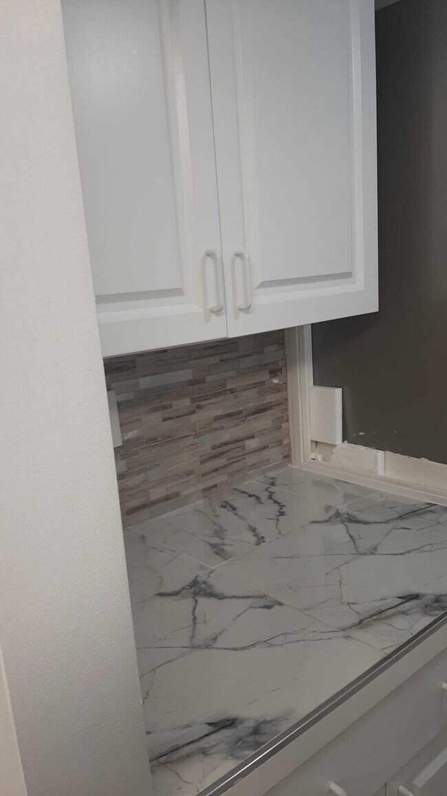 Building Photo - 5990 Pine Cone Ct