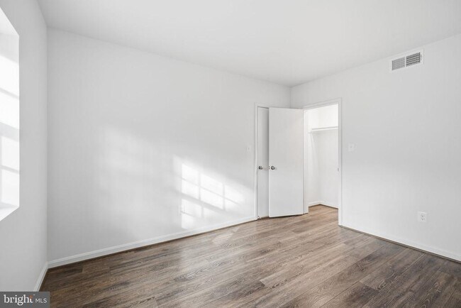 Building Photo - 1744 N Rhodes St