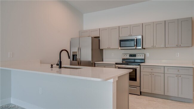 Building Photo - 4606 SW 8th Ct