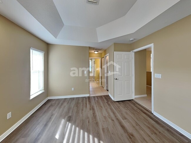 Building Photo - 5869 NW Leghorn Ave