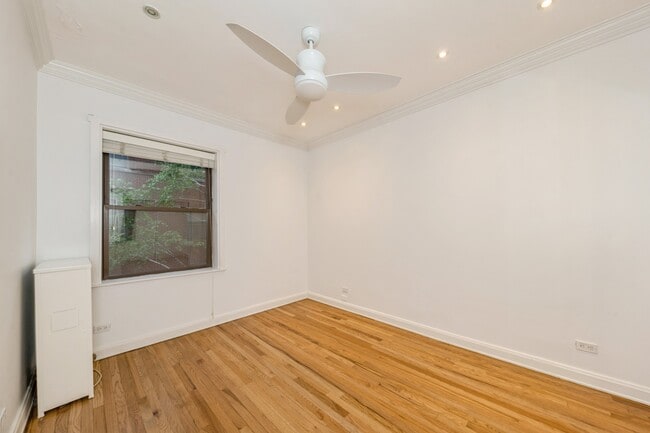 Building Photo - 1327 W Addison St