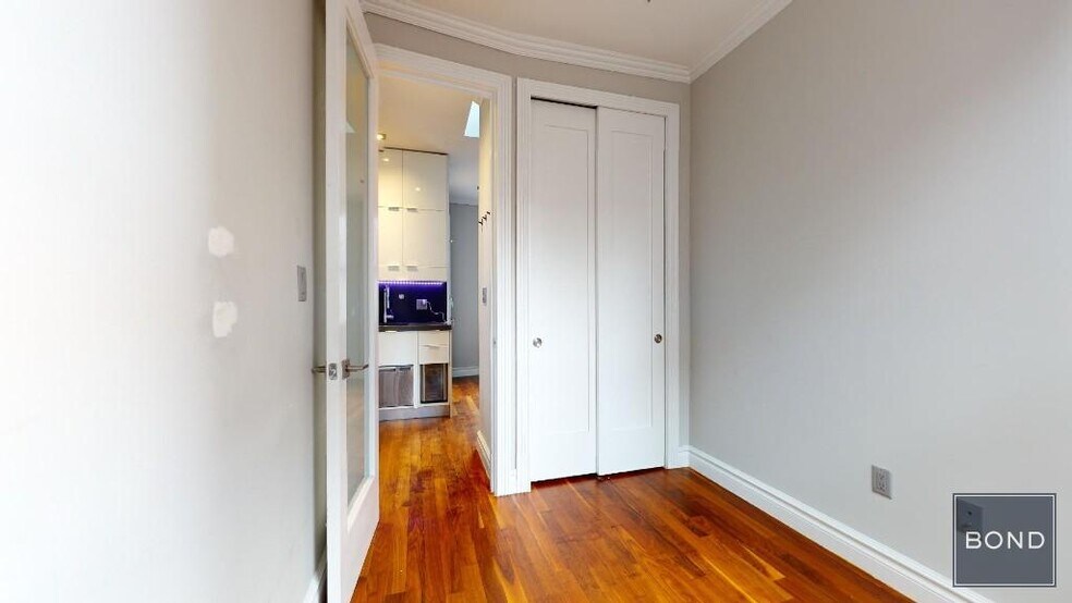 Building Photo - 326 E 35th St
