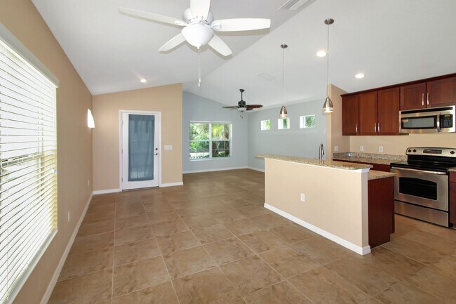 Building Photo - 12476 Shimmering Oak Cir