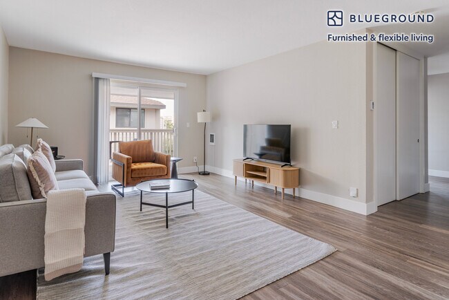 Building Photo - 950 E Hillsdale Blvd