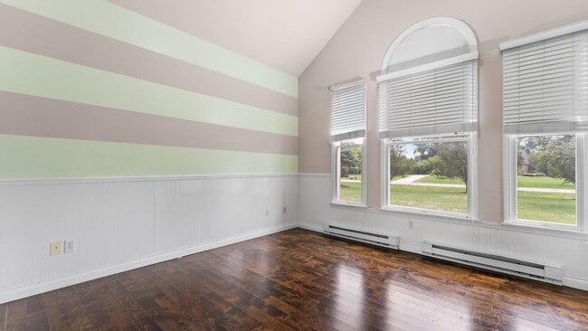 Building Photo - 9069 Emerson Dr