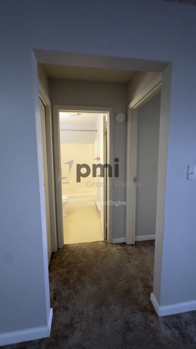 Building Photo - 24 W Buchanan Ave