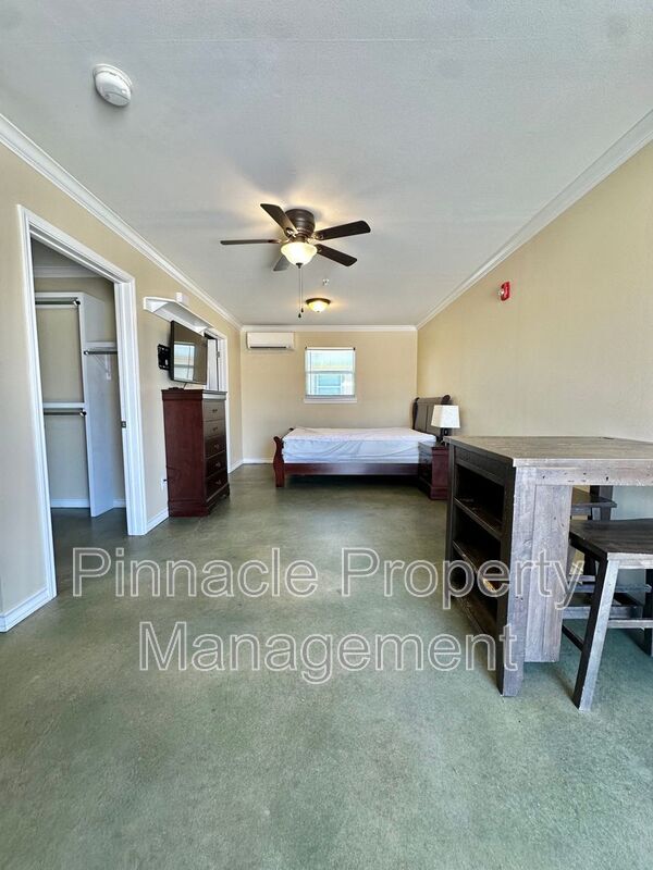 Building Photo - 350 W Ave L