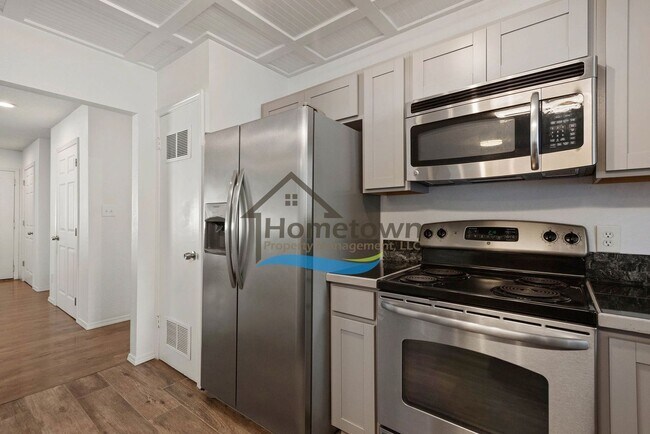 Building Photo - 3 Bedroom Home with Attached 3-Bay Garage ...