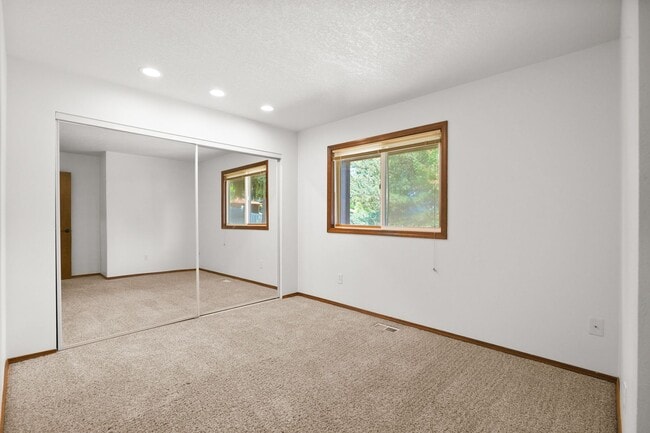 Building Photo - 3 Bedroom, 2.5 Bathroom Home Nestled in the Heart of Picks Landing Neighborhood