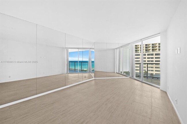 Building Photo - 16485 Collins Ave