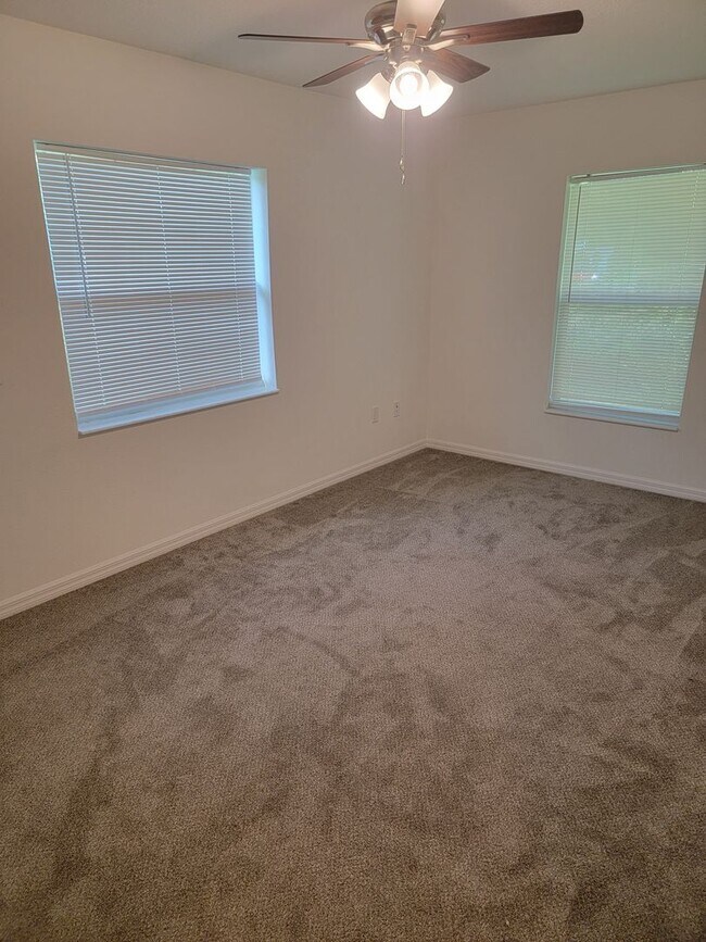 Building Photo - Beautiful 3/2/2 Near Downtown Inverness!!!