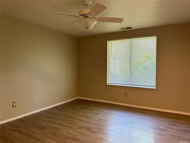 Building Photo - 264 Sagamore Hills Dr