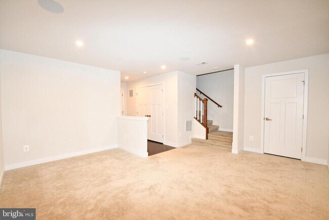 Building Photo - 2105 Hemlock Bay Rd