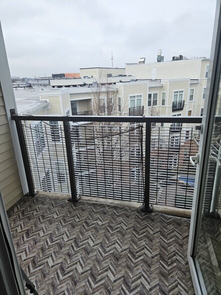 Building Photo - 1391 Pennsylvania Ave SE