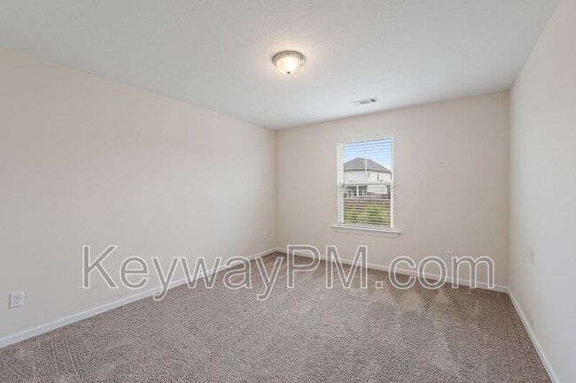 Building Photo - 585 Hampton Dr