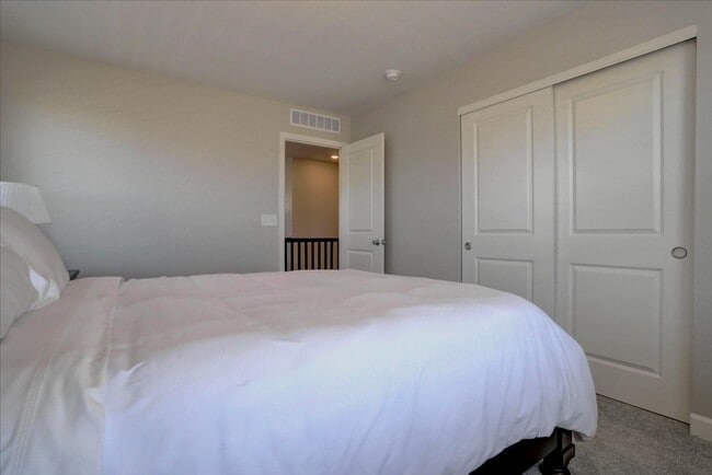 Building Photo - 5-Bed/4-Bath built in 2022!