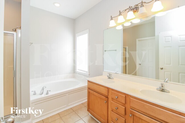 Building Photo - 156 Hazelwood Ct