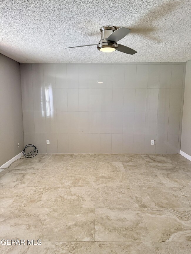 Building Photo - 6035 Bandolero Dr