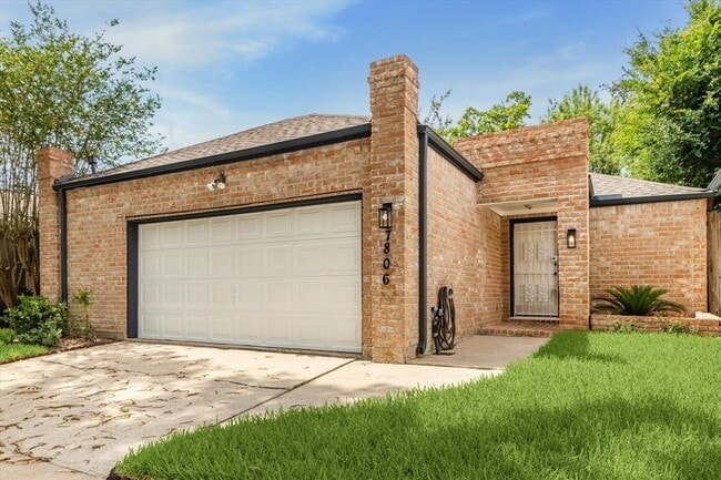 Primary Photo - 7806 Rollingbrook Dr