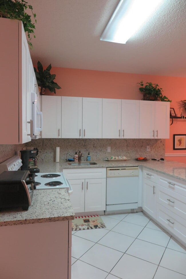 Building Photo - 22799 Trelawny Ter