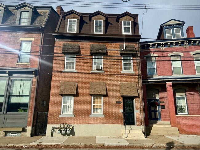 Building Photo - 1602 Lowrie St