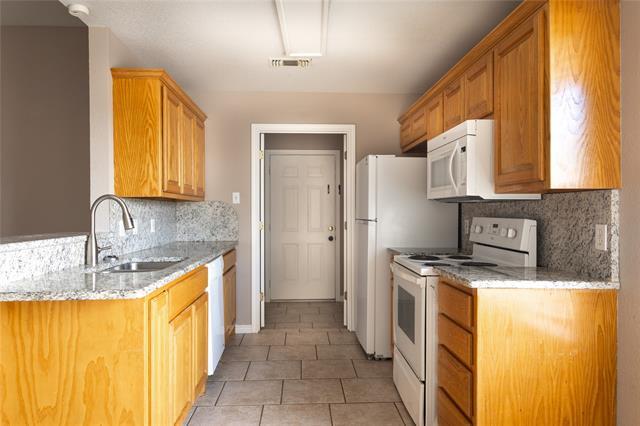 Building Photo - 6630 Blue Water Cir