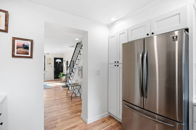 Building Photo - 629 Sears St