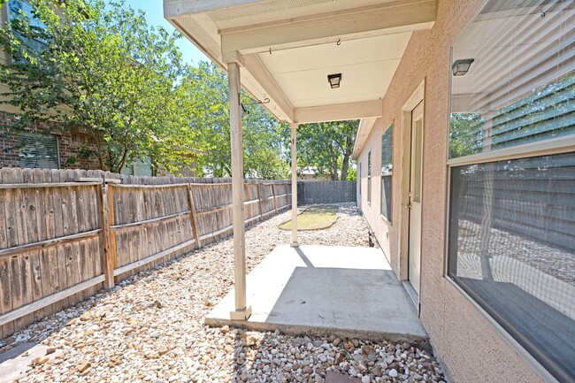 Building Photo - 240a Anne Louise Dr