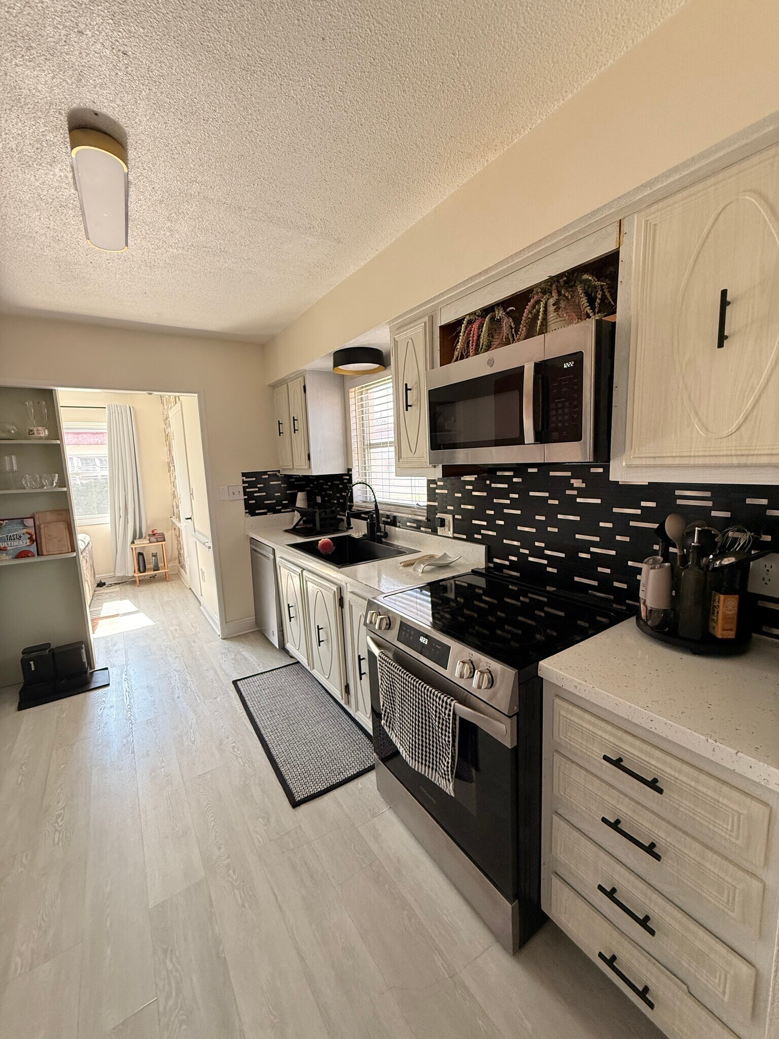 Kitchen - 5865 37th Ave N