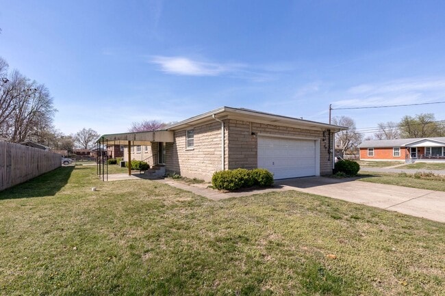 Building Photo - 1702 Bonnyville Blvd