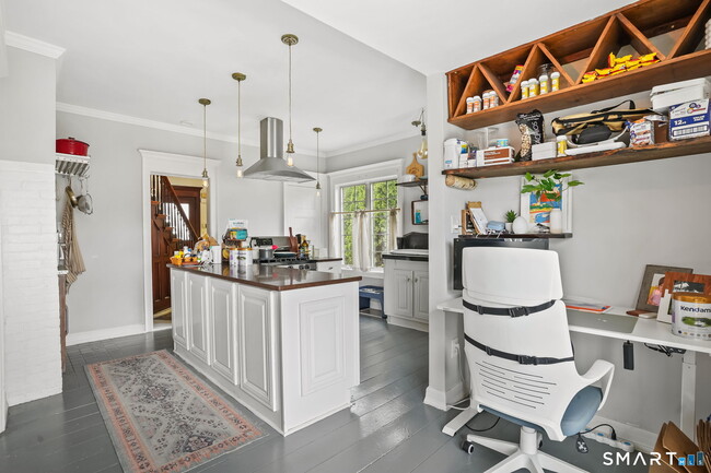 Building Photo - 8 Quintard Ave