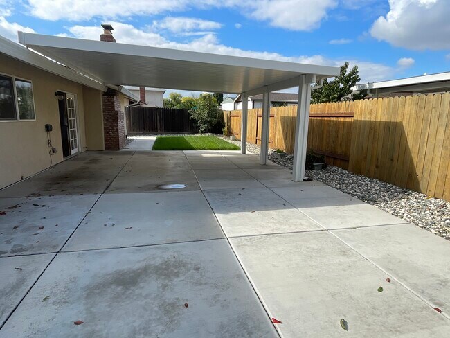 Building Photo - 8909 Dontree Way