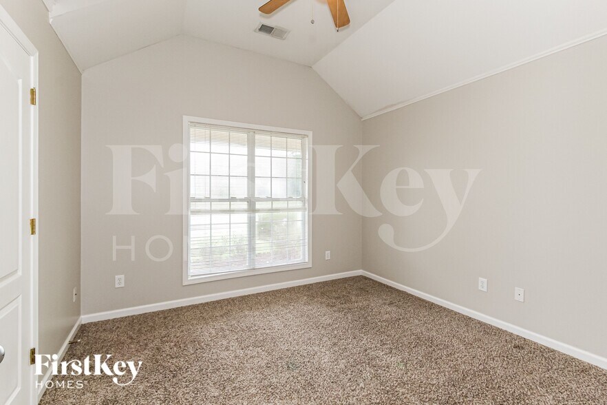 Building Photo - 2018 Village Ln