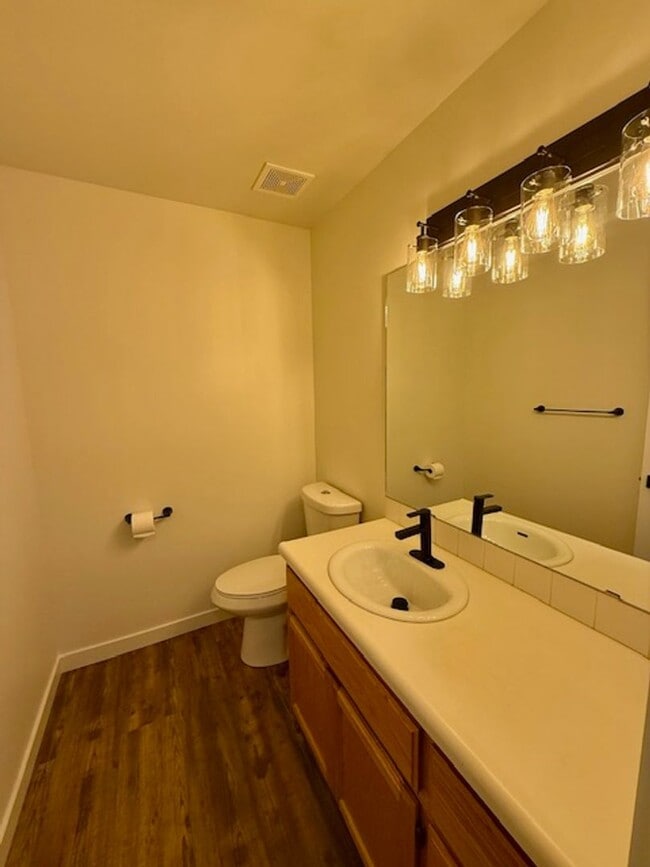 Building Photo - 1290 NW Knoxville Blvd