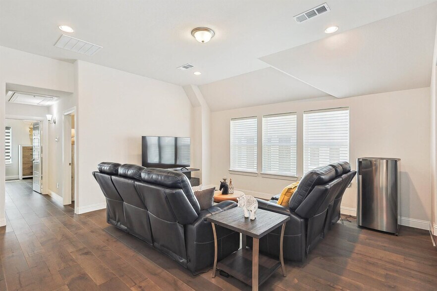 Building Photo - 2346 Perdue Ave