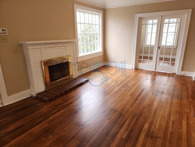 Building Photo - **Coming Soon** Addorable Newly Updated 3 Bedroom 2 Bathroom Hillcrest Cottage Minutes From UAMS!!!