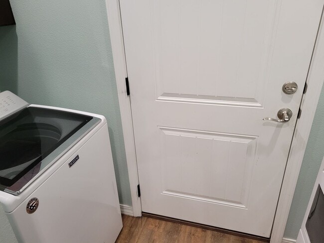 Building Photo - rf2616