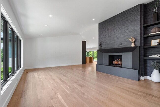 Building Photo - 6600 N Kenton Ave
