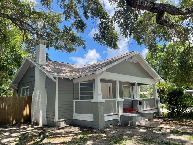 Building Photo - JUST REDUCED- Adorable 3/2 Bungalow Availa...