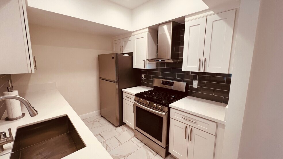 Building Photo - 17836 Magnolia Blvd