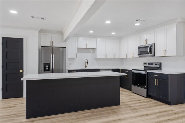 Building Photo - 5219 Cosby St