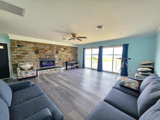 Building Photo - 22931 Steele Dr