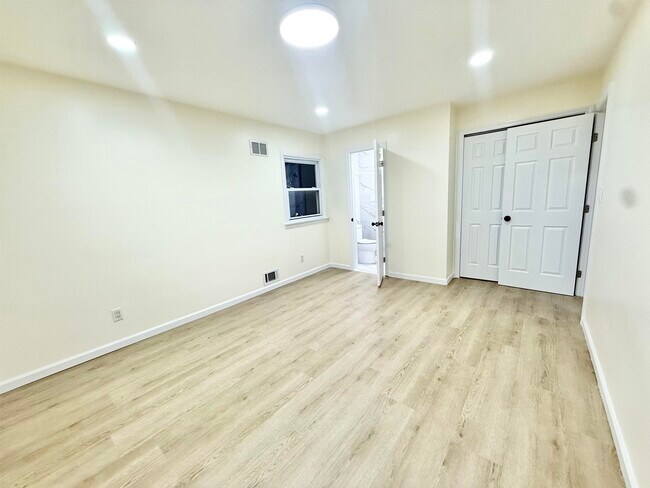 Building Photo - 588 Avenue A