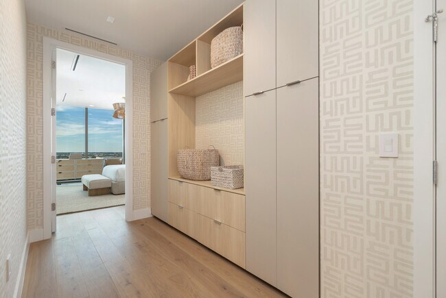 Building Photo - 1333 S Flagler Dr