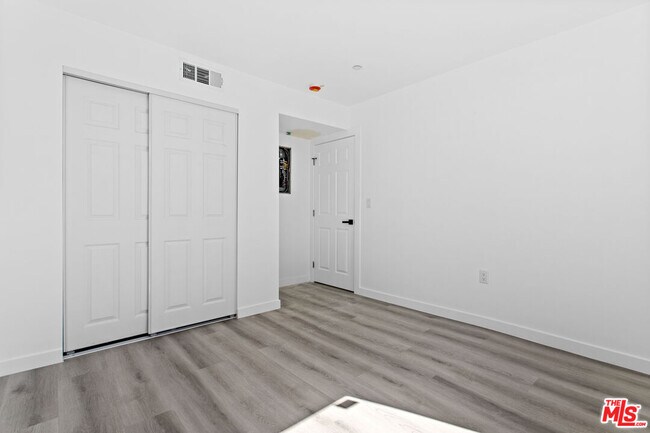 Building Photo - 442 E 118th St