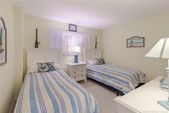 Building Photo - 9490 S Ocean Dr