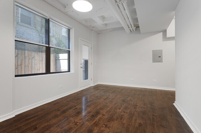 Building Photo - 5718 N Winthrop Ave