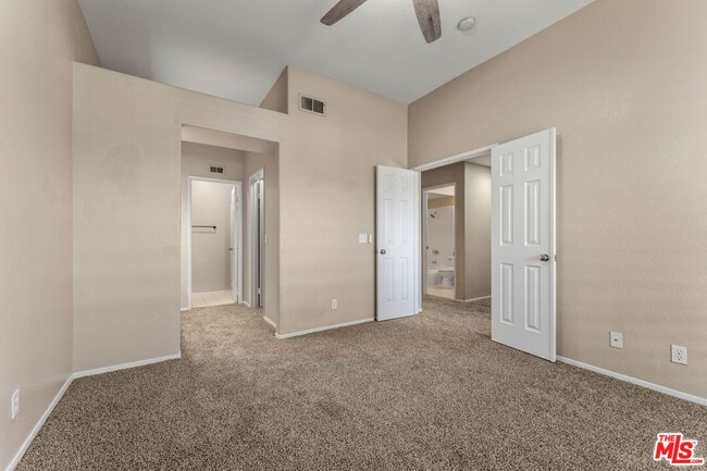 Building Photo - 1010 S Farralon Ln