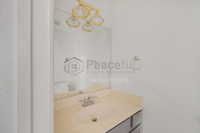 Building Photo - 988 S 810 E